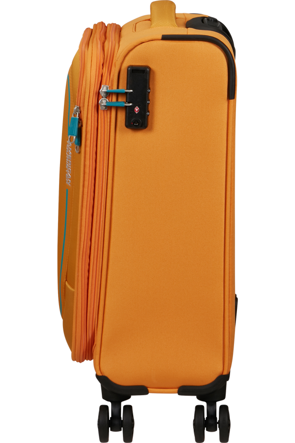 Maleta American Tourister Pulsonic fabricada con materiales resistentes  para todo tipo de viajes. La maleta American Tourister Pulsonic está  equipada con 4 ruedas dobles, candado de combinación y extensible para  ganar volumen.